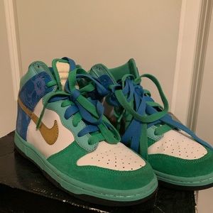 Women’s Nike Dunk High 6.0